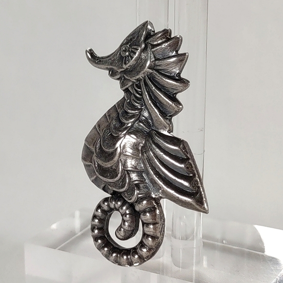Vintage 1930's-40's Mexico Silver Seahorse Brooch - Picture 3 of 9